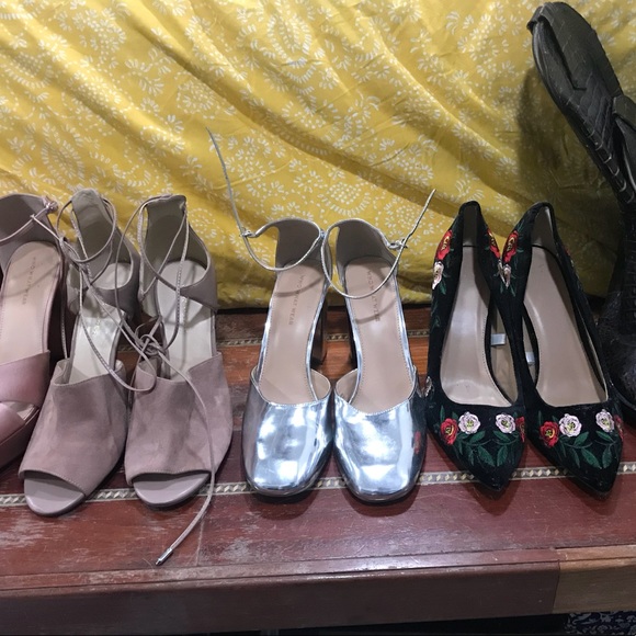 Metallic silver Block heel, closed toe shoe. - Picture 5 of 5